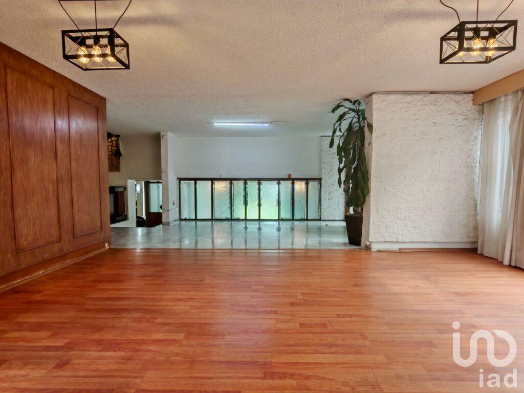 Casa en Venta con Jardin y 4 Recamaras en Col. Del Valle