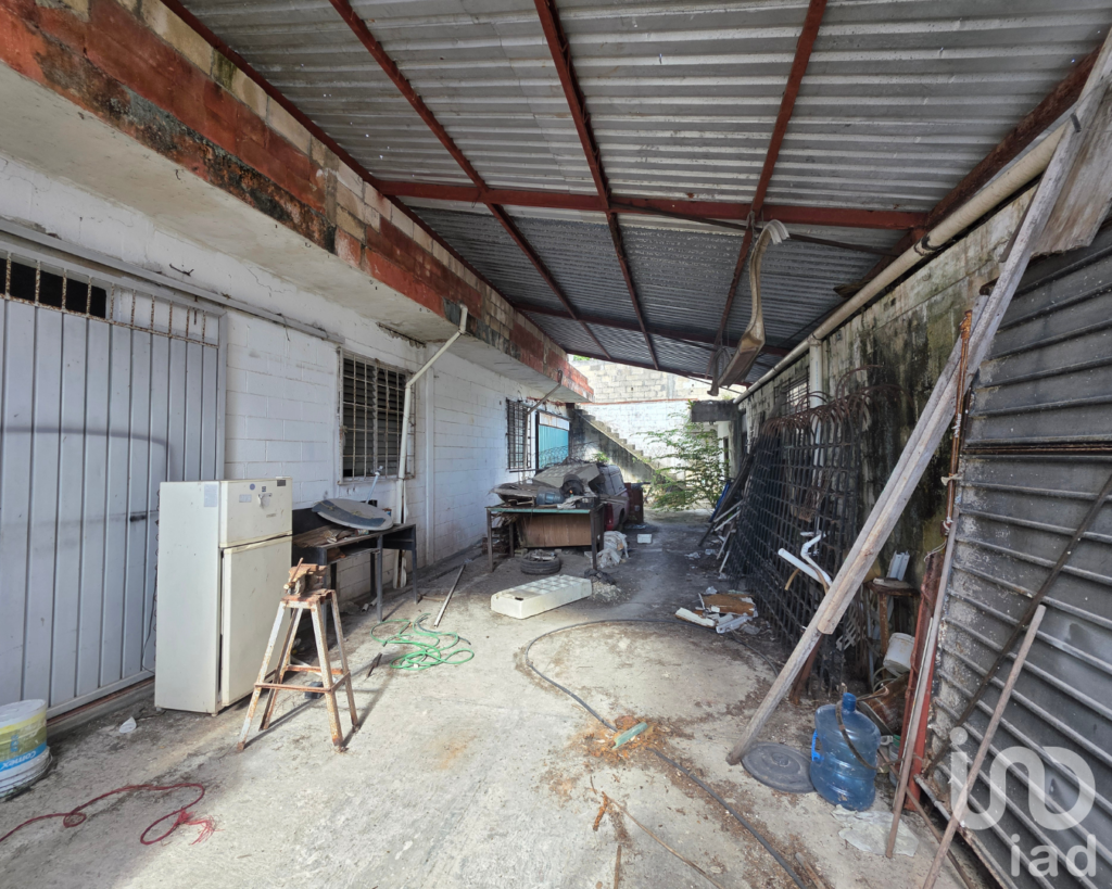 Propiedad Comercial en Venta en Cancún, para remodelar o demoler