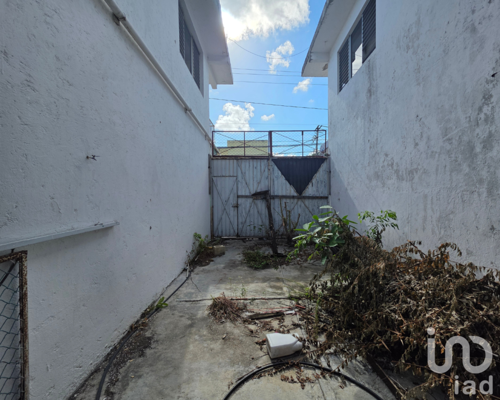 Propiedad Comercial en Venta en Cancún, para remodelar o demoler