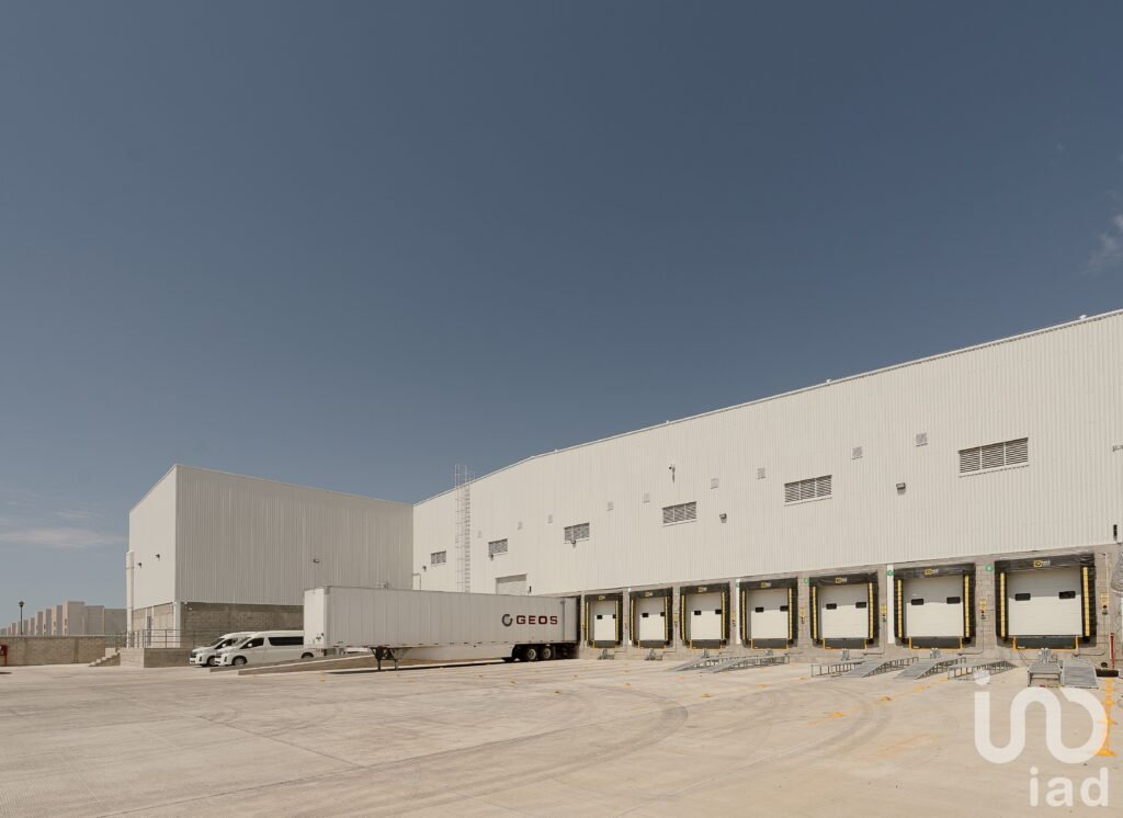 Bodega en Venta en salida a Autopista Cabo San Lucas, La paz, Baja California Sur.