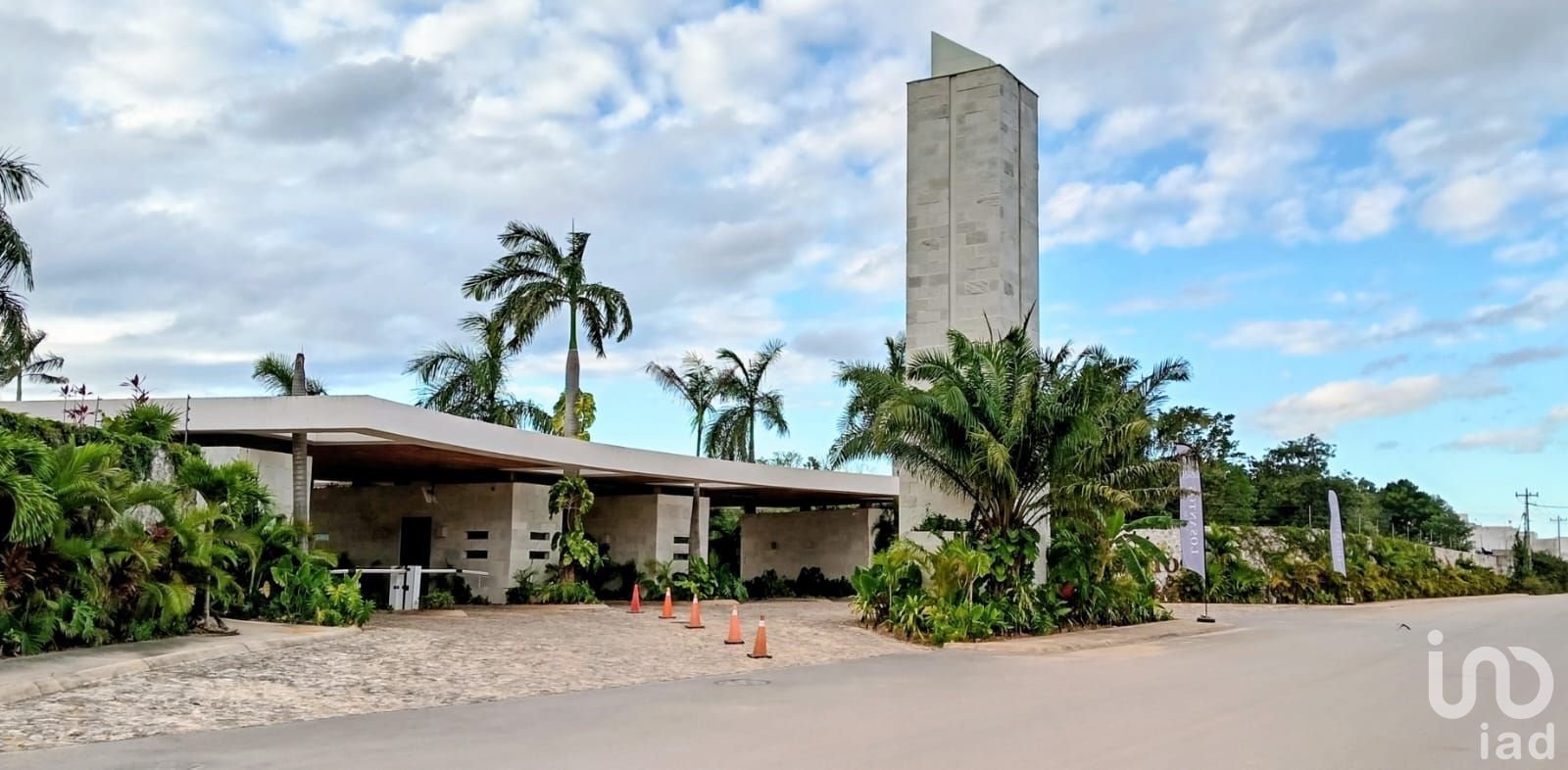 TERRENO EN VENTA RESIDENCIAL LOS SANTOS, AV. HUAYACAN, CANCUN, Q. ROO