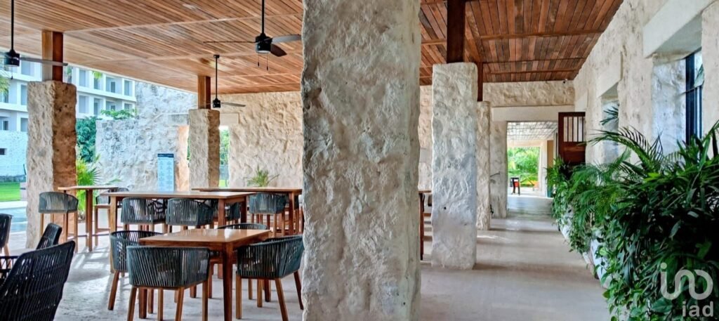 TERRENO EN VENTA RESIDENCIAL LOS SANTOS, AV. HUAYACAN, CANCUN, Q. ROO