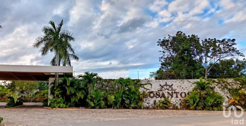 TERRENO EN VENTA RESIDENCIAL LOS SANTOS, AV. HUAYACAN, CANCUN, Q. ROO