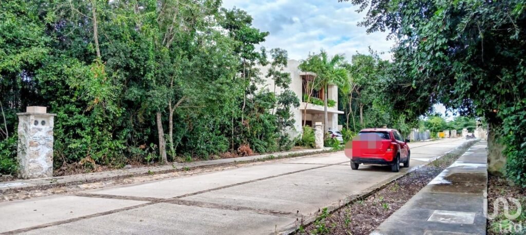 TERRENO EN VENTA RESIDENCIAL LOS SANTOS, AV. HUAYACAN, CANCUN, Q. ROO