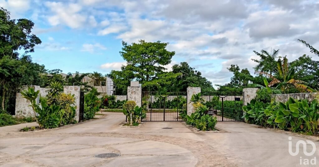 TERRENO EN VENTA RESIDENCIAL LOS SANTOS, AV. HUAYACAN, CANCUN, Q. ROO