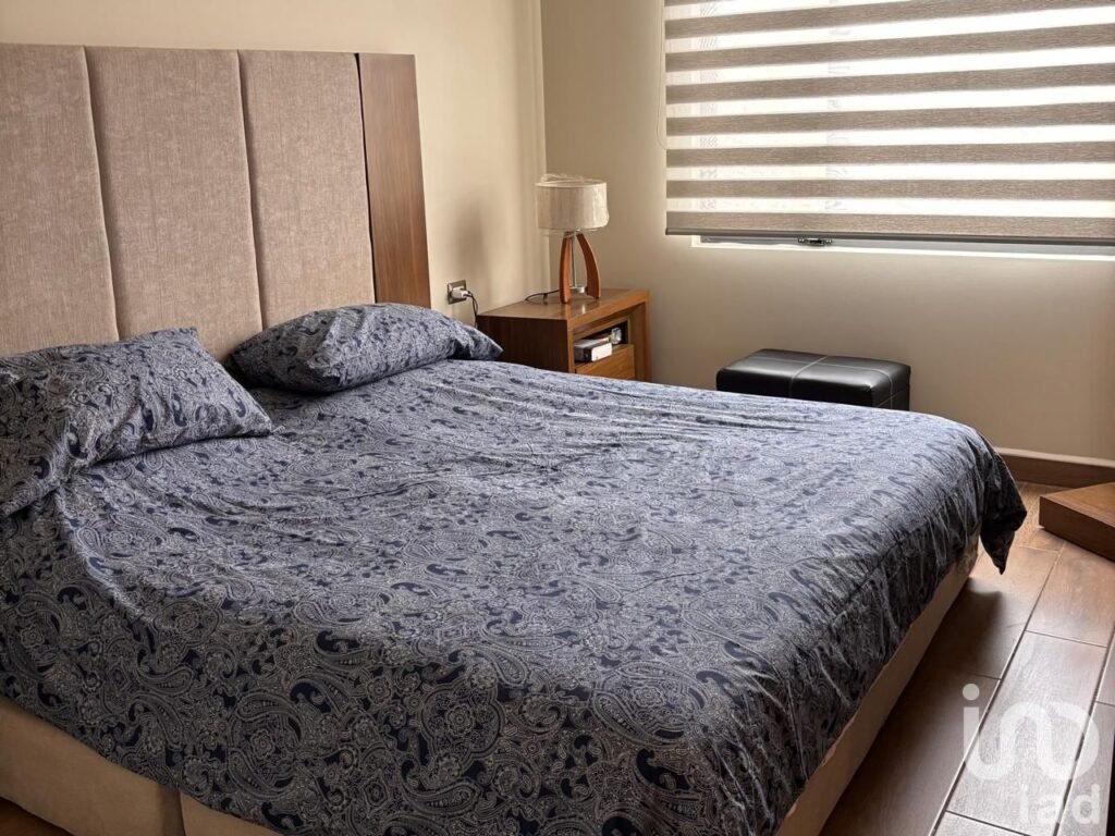 CASA EN VENTA ZIBATA, FRENTE AL PARQUE JAMADI