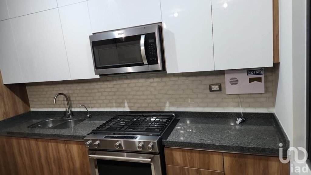 CASA EN VENTA ZIBATA, FRENTE AL PARQUE JAMADI