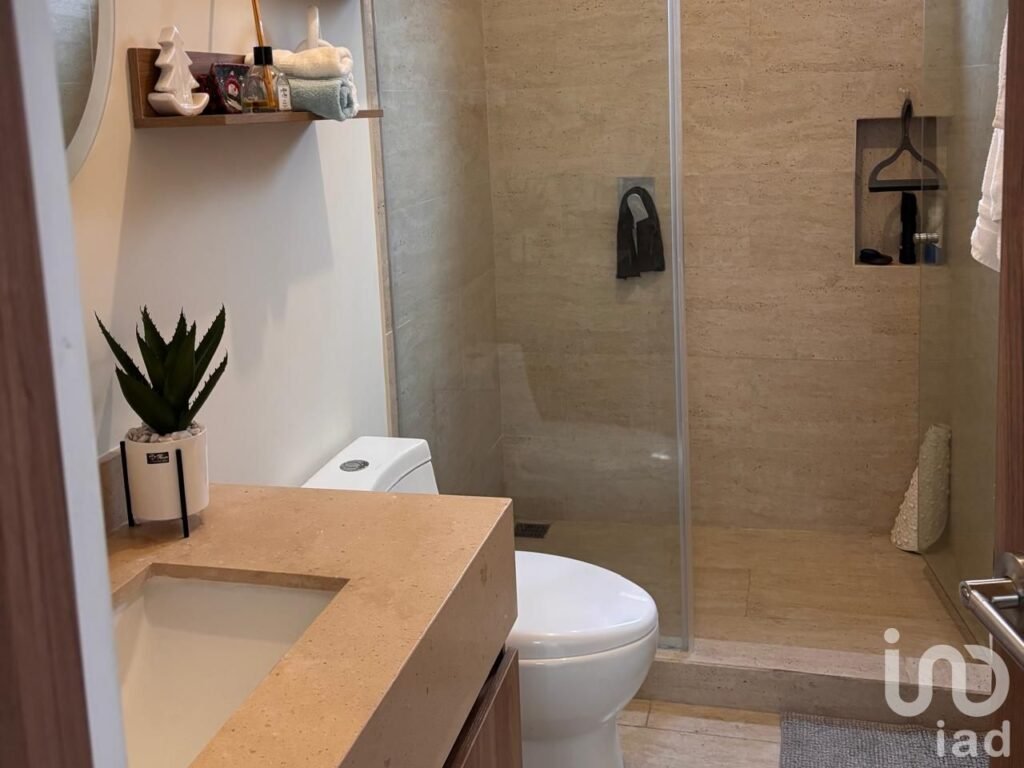 CASA EN VENTA ZIBATA, FRENTE AL PARQUE JAMADI