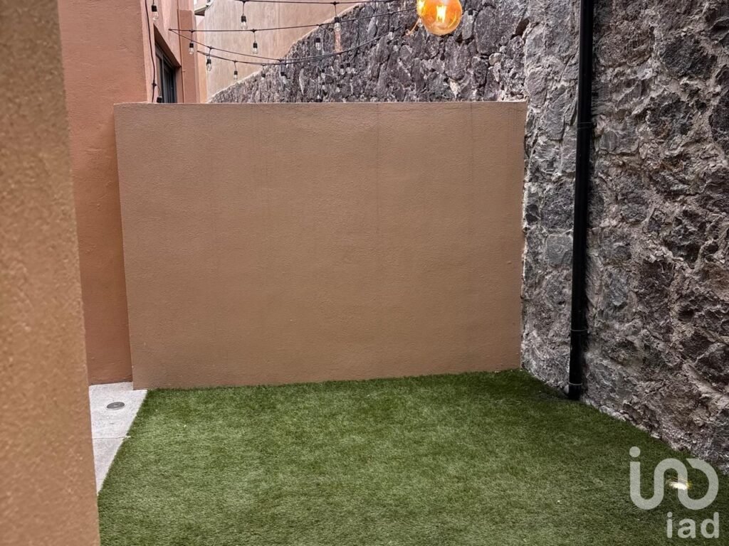 CASA EN VENTA ZIBATA, FRENTE AL PARQUE JAMADI