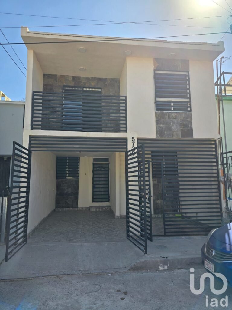 CASA AMPLIA DE 5 REC 3 BAÑO JILOTEPEC LAS TORRES Y PASEO DE LA VICTORIA