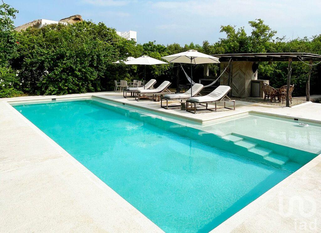 A 50 METROS DEL MAR : CASA EN VENTA EN COSTA CUMANÁ, PUERTO ESCONDIDO