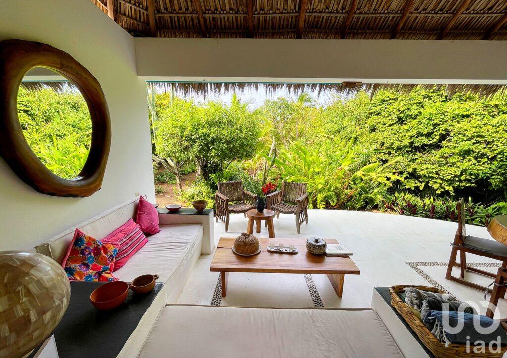 A 50 METROS DEL MAR : CASA EN VENTA EN COSTA CUMANÁ, PUERTO ESCONDIDO