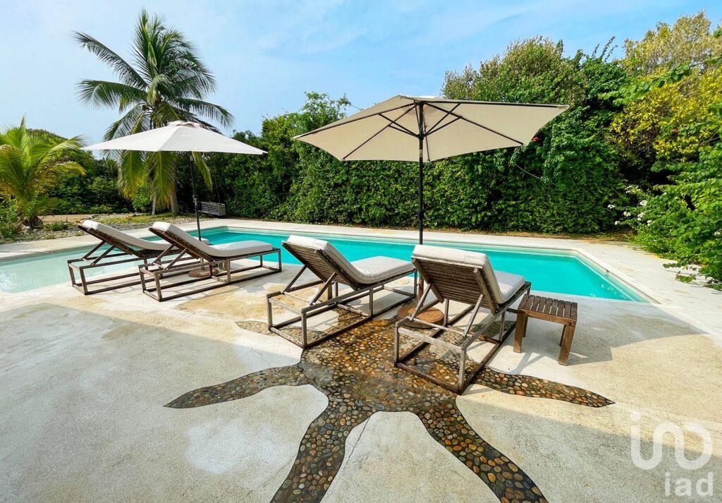 A 50 METROS DEL MAR : CASA EN VENTA EN COSTA CUMANÁ, PUERTO ESCONDIDO