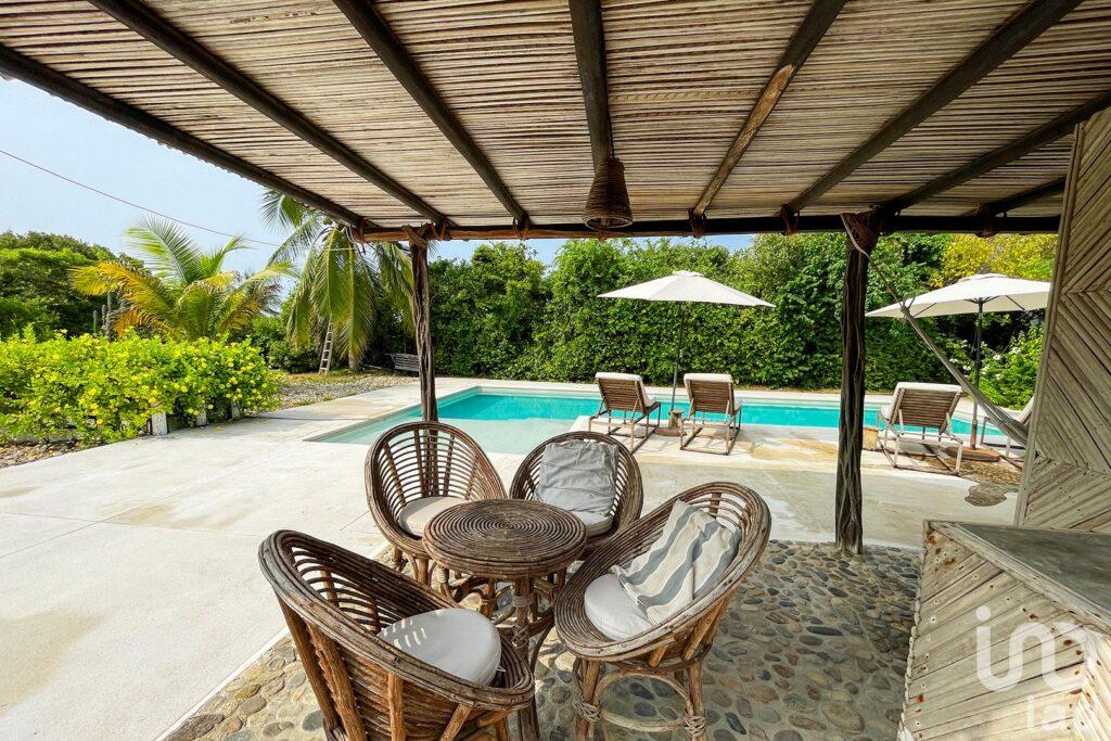 A 50 METROS DEL MAR : CASA EN VENTA EN COSTA CUMANÁ, PUERTO ESCONDIDO