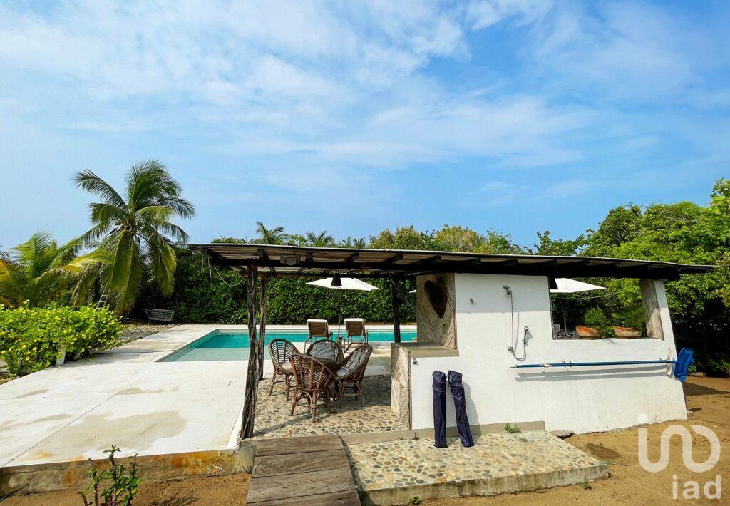 A 50 METROS DEL MAR : CASA EN VENTA EN COSTA CUMANÁ, PUERTO ESCONDIDO