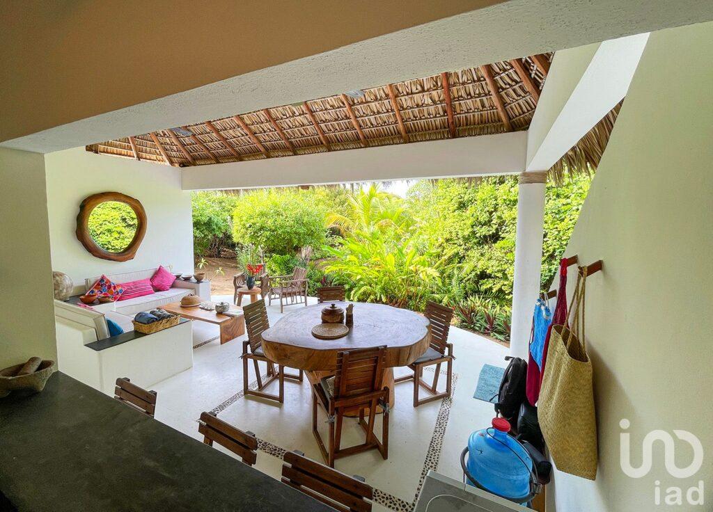 A 50 METROS DEL MAR : CASA EN VENTA EN COSTA CUMANÁ, PUERTO ESCONDIDO