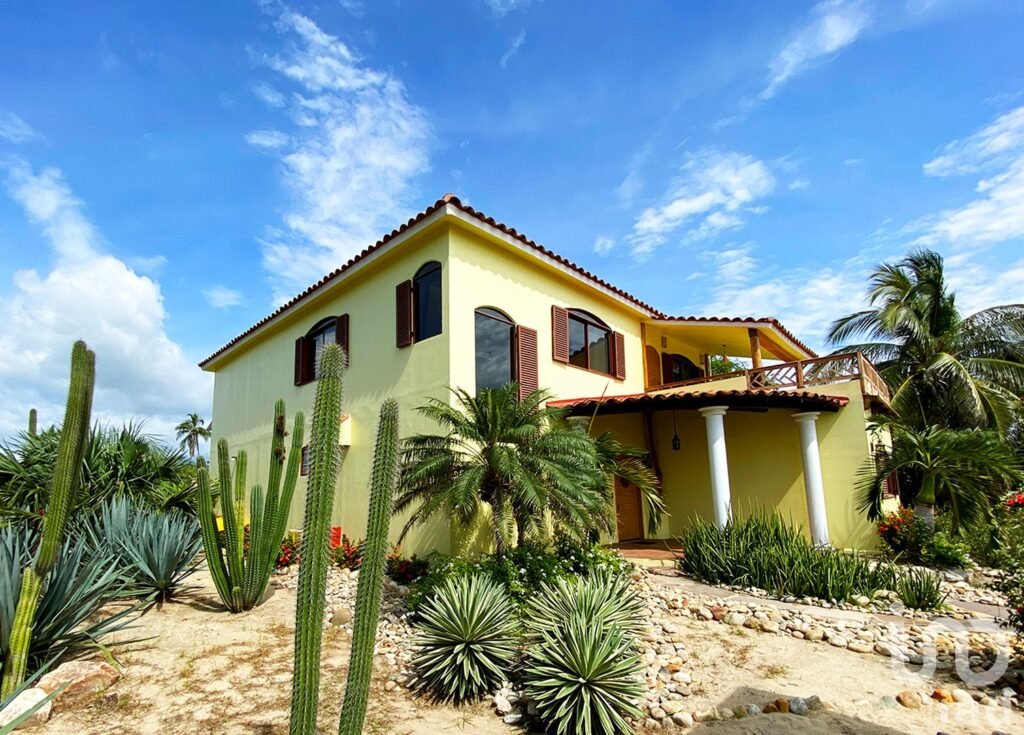 CASA EN VENTA EN RANCHO NEPTUNO, PUERTO ESCONDIDO