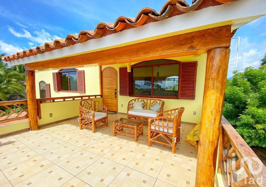 CASA EN VENTA EN RANCHO NEPTUNO, PUERTO ESCONDIDO