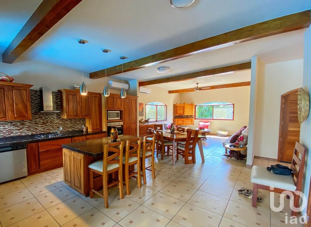 CASA EN VENTA EN RANCHO NEPTUNO, PUERTO ESCONDIDO