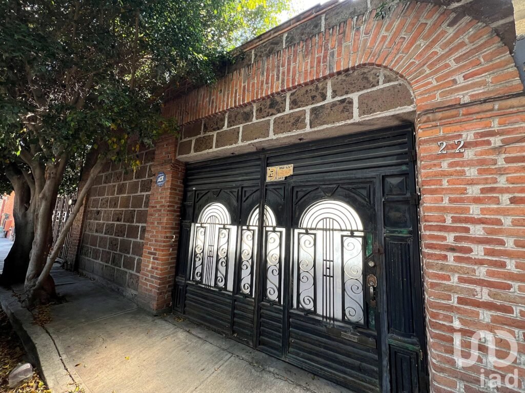 Casa en RENTA, Col. ARQUITOS. Ideal para Oficina, Consultorios, Proyecto Institucional.