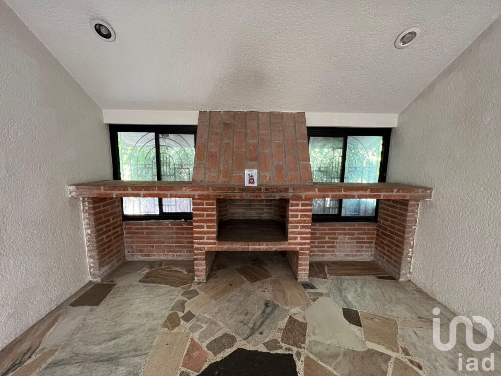 Casa en RENTA, Col. ARQUITOS. Ideal para Oficina, Consultorios, Proyecto Institucional.