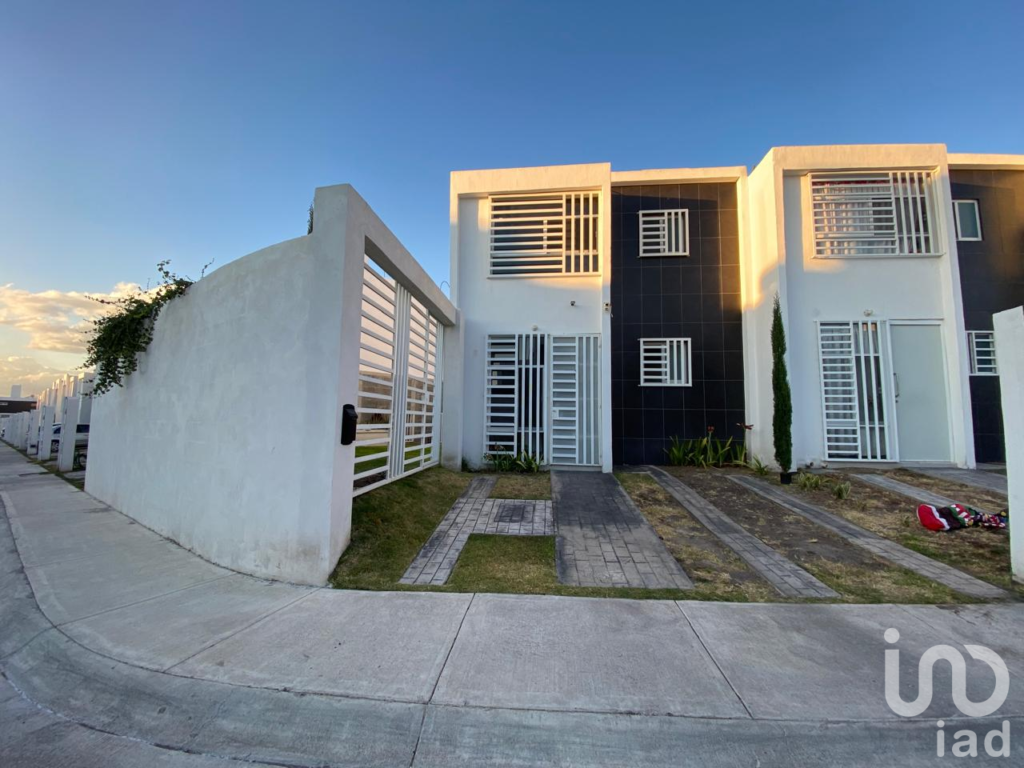 CASA EN VENTA FRACCIONAMIENTO VILLALBA II CORREGIDORA QUERETARO