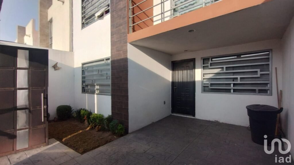 CASA EN RENTA SEMIAMUEBLADA EN FRACCIONAMIENTO SAN FERNANDO,PACHUCA,HGO.