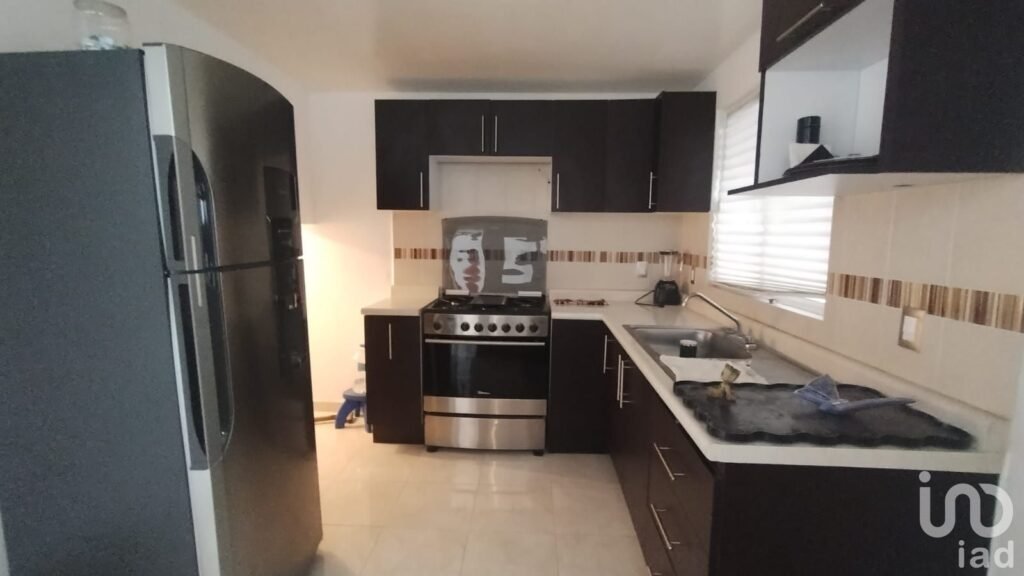 CASA EN RENTA SEMIAMUEBLADA EN FRACCIONAMIENTO SAN FERNANDO,PACHUCA,HGO.