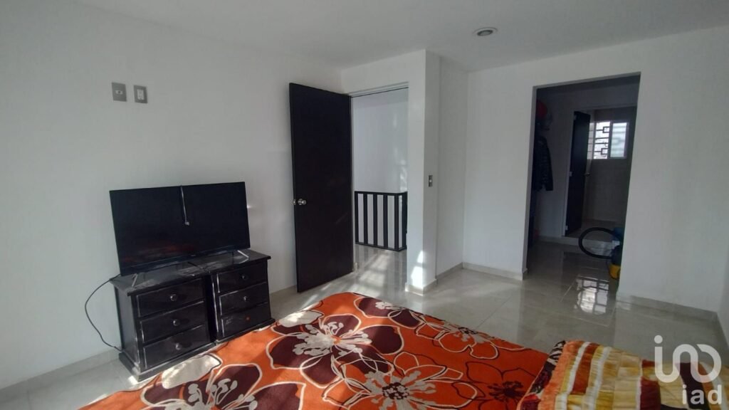 CASA EN RENTA SEMIAMUEBLADA EN FRACCIONAMIENTO SAN FERNANDO,PACHUCA,HGO.