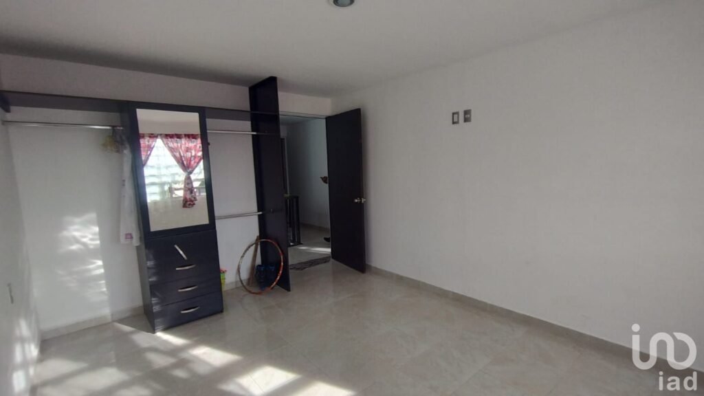 CASA EN RENTA SEMIAMUEBLADA EN FRACCIONAMIENTO SAN FERNANDO,PACHUCA,HGO.