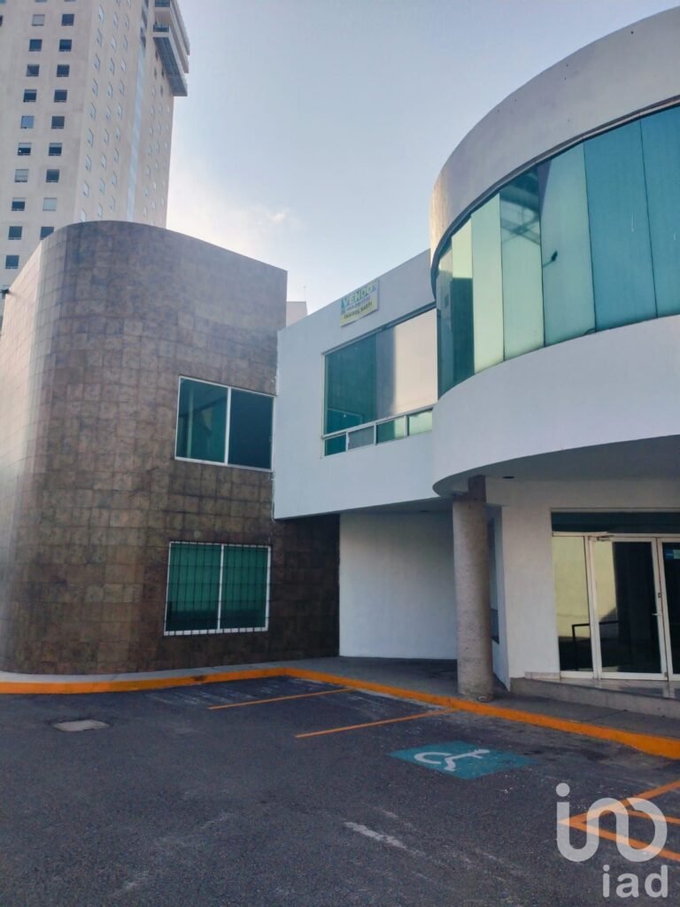 EDIFICIO EN VENTA SOBRE AV. CONSTITUYENTES IDEAL PARA CONSULTORIOS