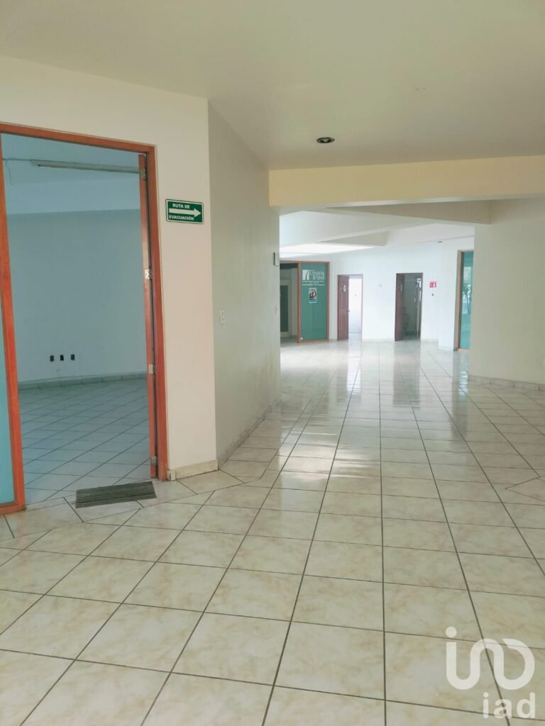 EDIFICIO EN VENTA SOBRE AV. CONSTITUYENTES IDEAL PARA CONSULTORIOS