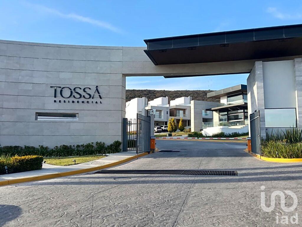 CASA EN RENTA NUEVO REFUGIO QUERETARO SOBRE AV. FRAY JUNIPERO SERRA