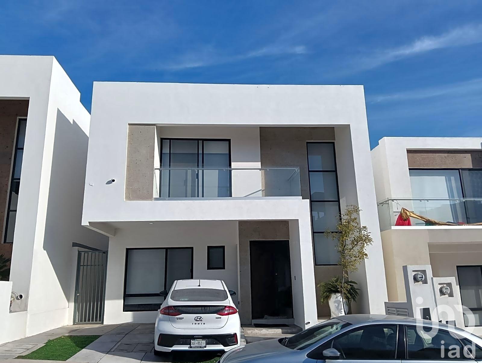 CASA EN RENTA NUEVO REFUGIO QUERETARO SOBRE AV. FRAY JUNIPERO SERRA