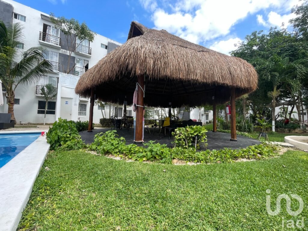 Departamento en Venta Playa del Carmen 2 Recámaras con Balcon y Amenidades