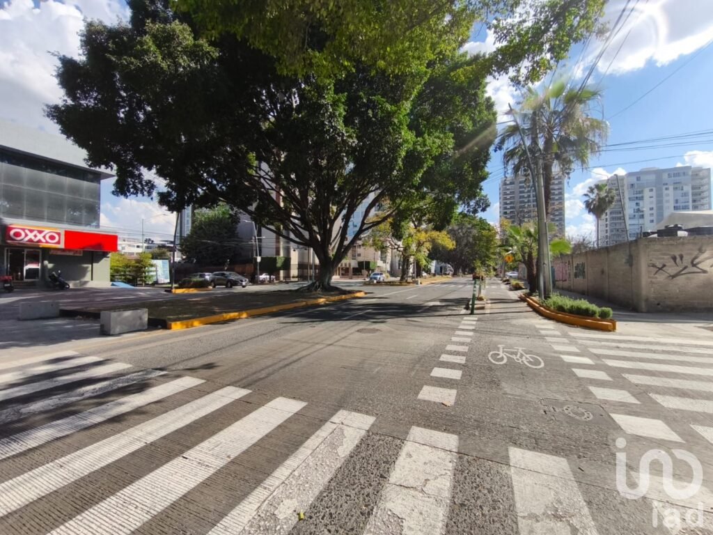 DEPARTAMENTO EN RENTA por la Glorieta Minverva