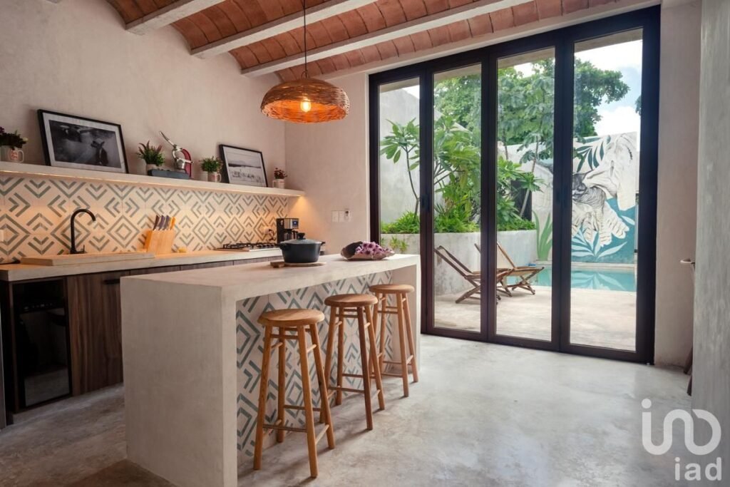 CASA RENOVADA Y TOTALMENTE AMUEBLADA EN EL CENTRO DE CONKAL, MÉRIDA YUCATÁN