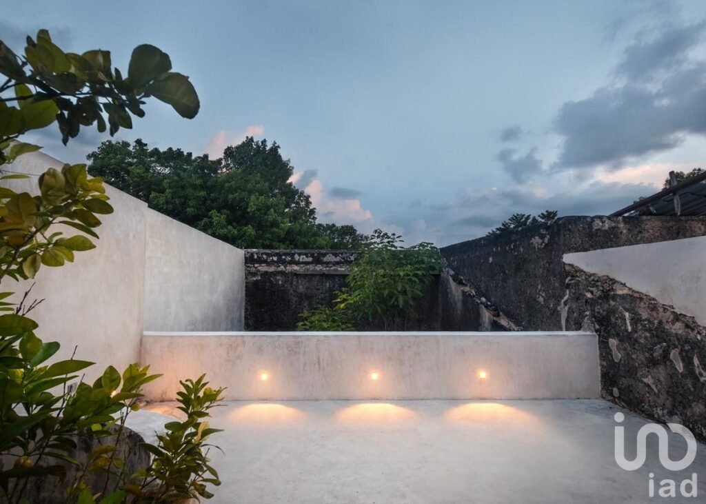 CASA RENOVADA Y TOTALMENTE AMUEBLADA EN EL CENTRO DE CONKAL, MÉRIDA YUCATÁN