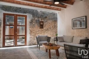 CASA RENOVADA Y TOTALMENTE AMUEBLADA EN EL CENTRO DE CONKAL, MÉRIDA YUCATÁN