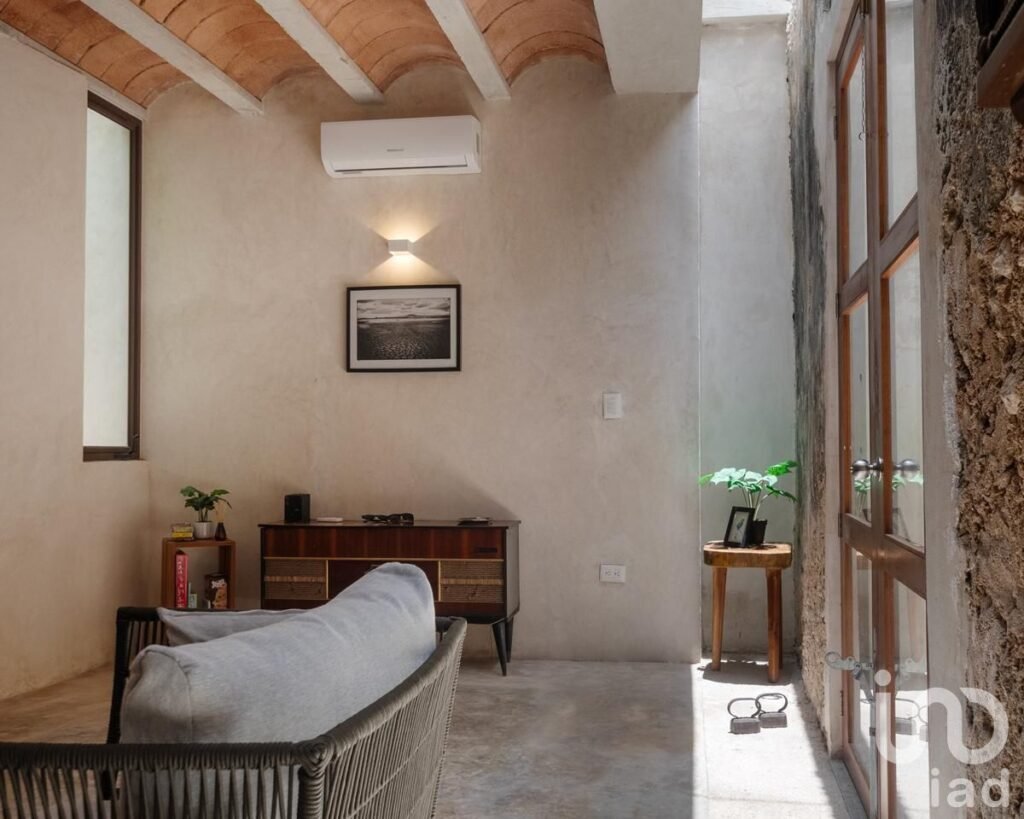 CASA RENOVADA Y TOTALMENTE AMUEBLADA EN EL CENTRO DE CONKAL, MÉRIDA YUCATÁN