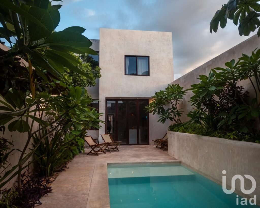 CASA RENOVADA Y TOTALMENTE AMUEBLADA EN EL CENTRO DE CONKAL, MÉRIDA YUCATÁN