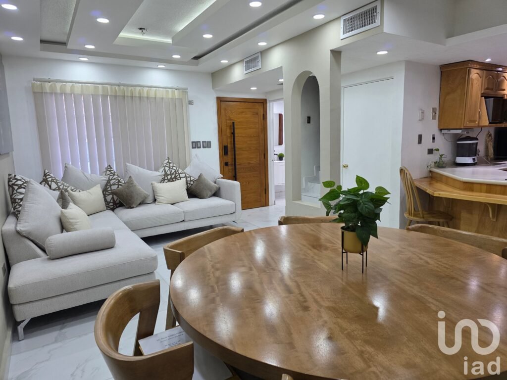 CASA EN VENTA EN JARDINES RESIDENCIAL, CD JUAREZ CHIHUAHUA