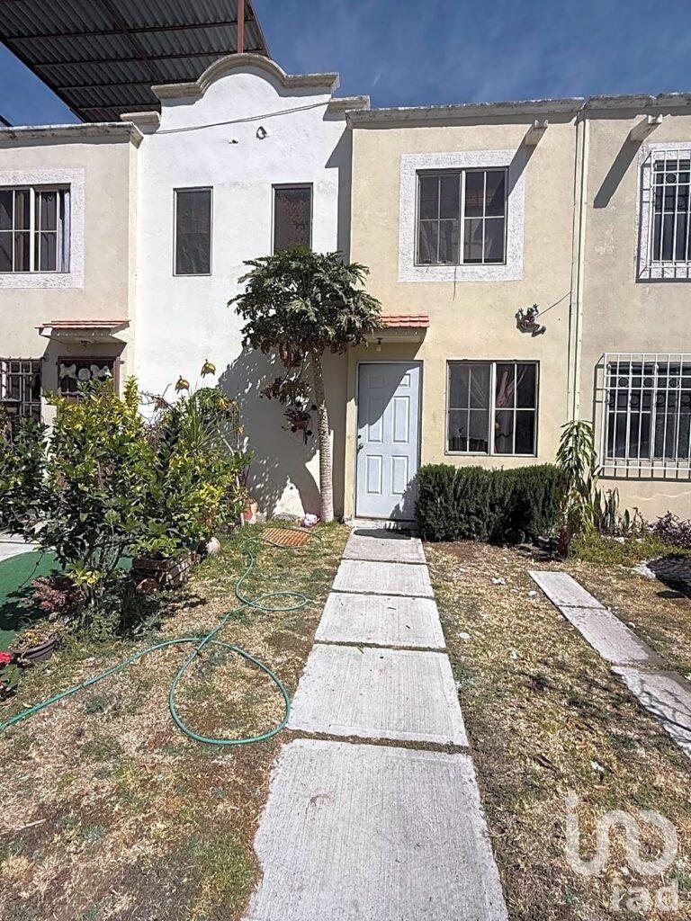 VENTA DE CASA EN RANCHO BELLAVISTA CERCA DE PLAZA PATIO(SENDERO), QUERETARO