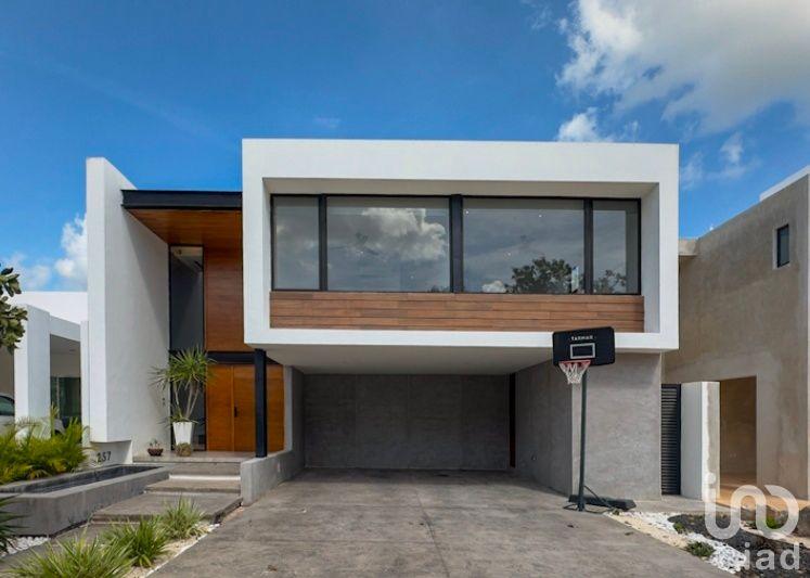 Casa en venta en Cholul, Mérida, Yucatán.