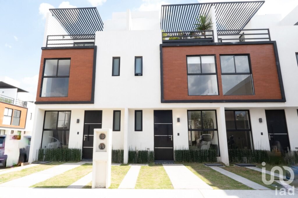Casa 3 Recámaras con Terraza y Asador en Cuautlancingo, Cochera 2 Autos