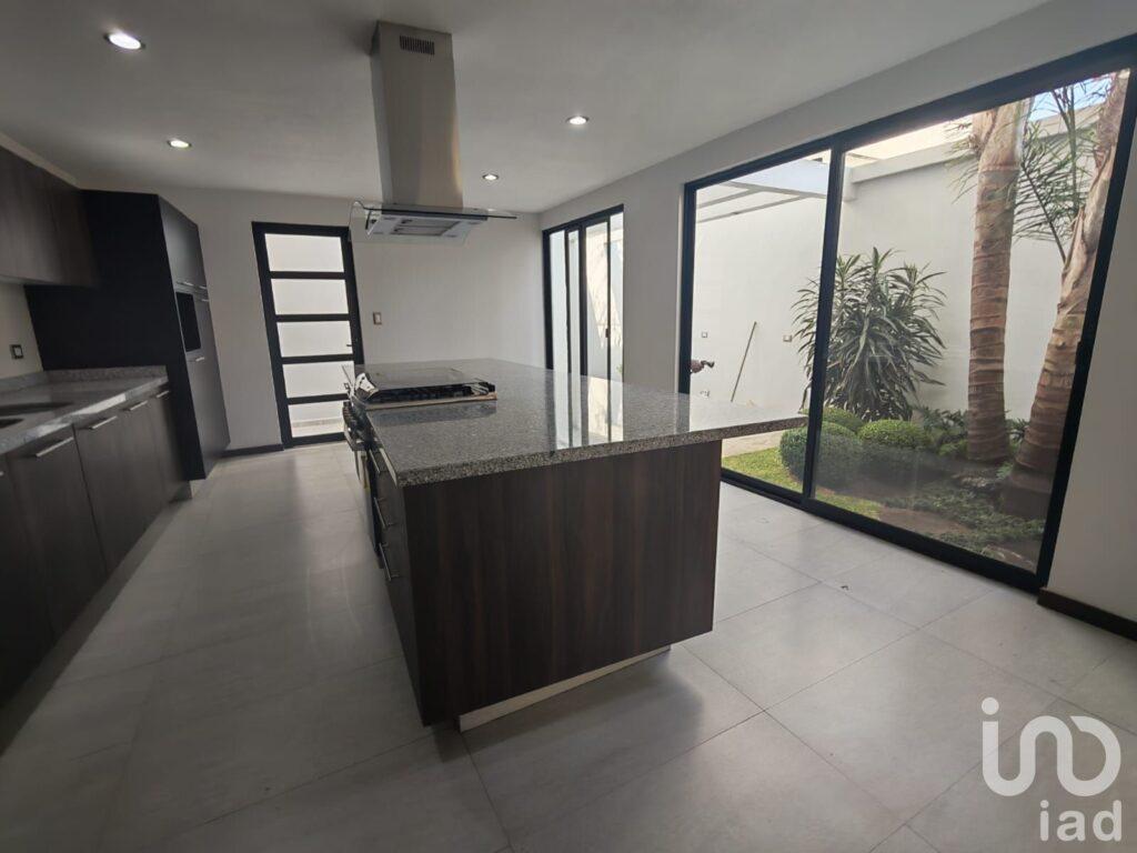 RESIDENCIA EN VENTA ,EXCLUSIVIDAD Y ESTILO A PASOS DE LA UDLAP  San Andrés Cholula FRACC LA MEZZA