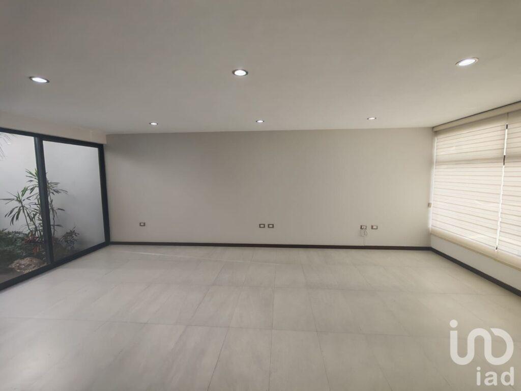 RESIDENCIA EN VENTA ,EXCLUSIVIDAD Y ESTILO A PASOS DE LA UDLAP  San Andrés Cholula FRACC LA MEZZA