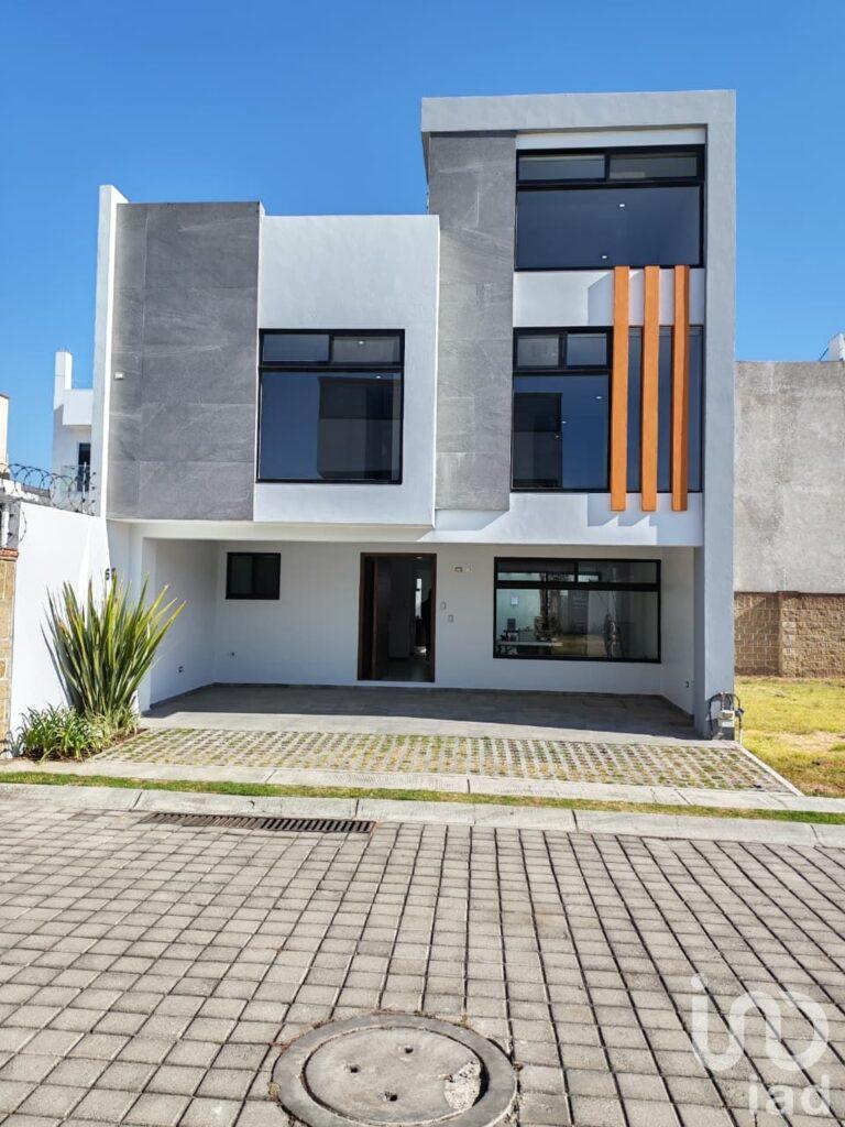 RESIDENCIA EN VENTA ,EXCLUSIVIDAD Y ESTILO A PASOS DE LA UDLAP  San Andrés Cholula FRACC LA MEZZA