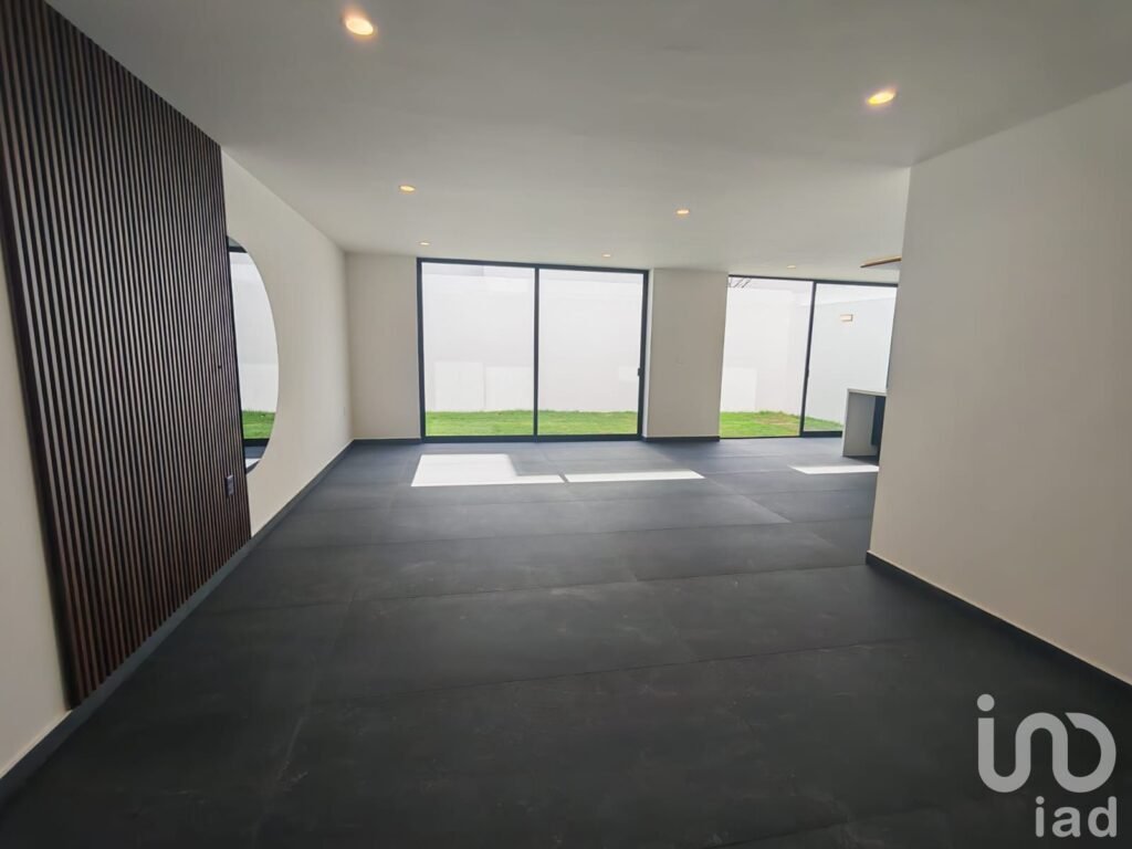 VENTA Exclusiva Residencia en Parque Guanajuato: Lujo y Seguridad en Lomas de Angelópolis III