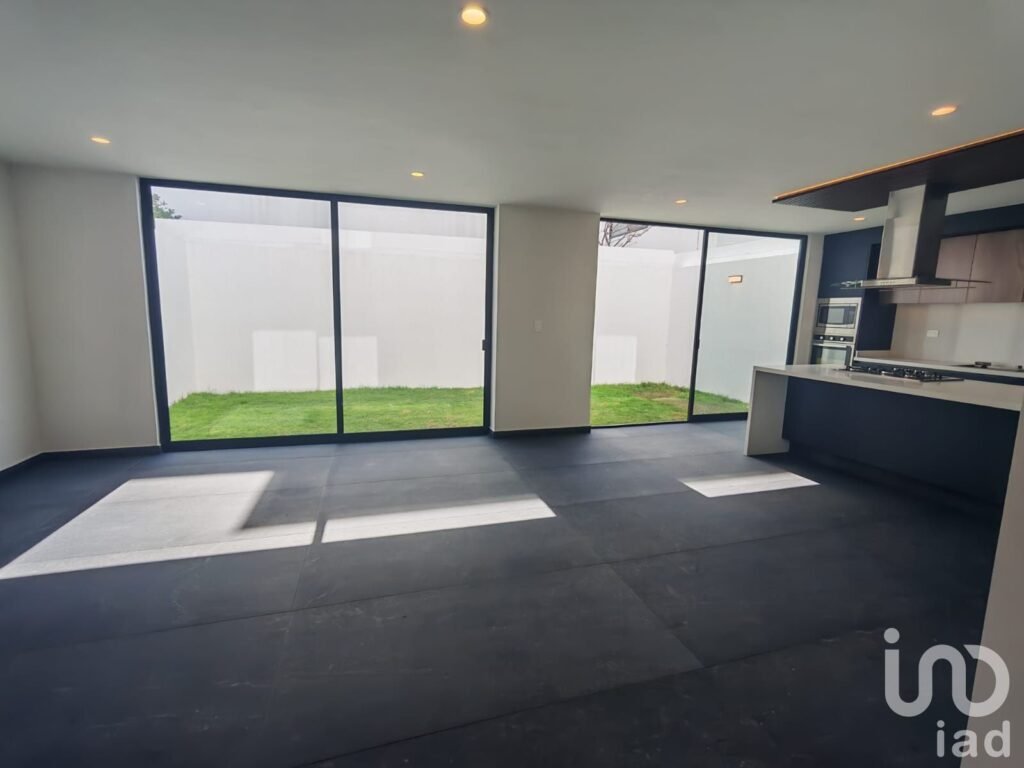 VENTA Exclusiva Residencia en Parque Guanajuato: Lujo y Seguridad en Lomas de Angelópolis III